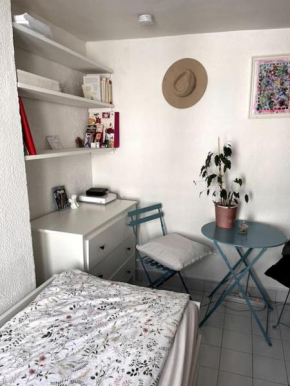 Cute Marais Private Studio for 2